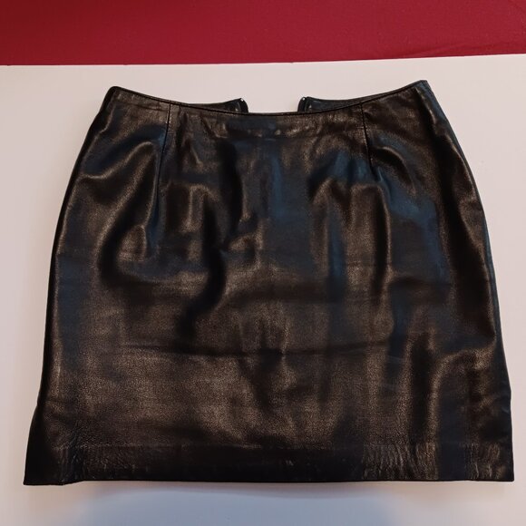 Danier genuine leather mini skirt - sz 2 - Picture 1 of 2